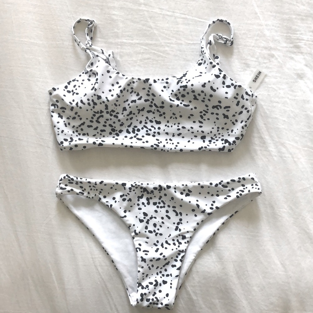 Black and white 2 piece swimwear